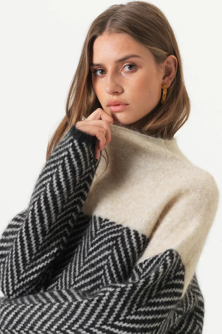 Women’s Knit Pullover Long Sleeve Sweater